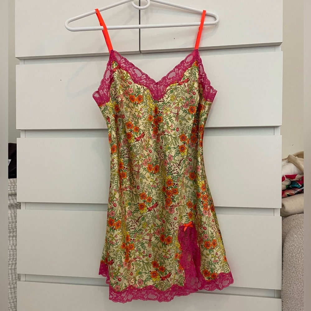 Vintage Victoria’s Secret sleeveless mini slip dress